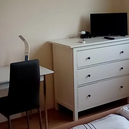 Schnell-bahn / Bahnhof Liesing Kwatera prywatna *