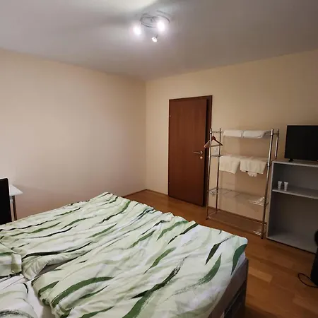 Schnell-bahn / Bahnhof Liesing