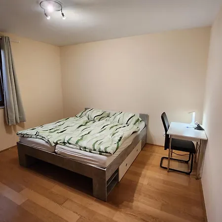 Schnell-bahn / Bahnhof Liesing Homestay szállás