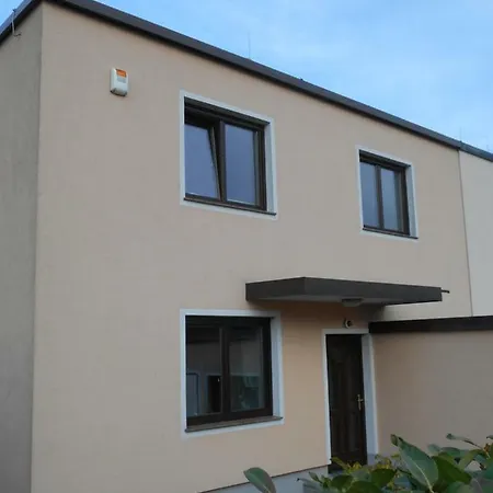 Schnell-bahn / Bahnhof Liesing פרכטולדסדורף