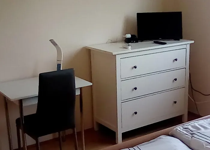 Schnell-bahn / Bahnhof Liesing Homestay szállás *