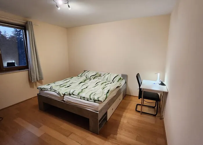 Schnell-bahn / Bahnhof Liesing Homestay szállás