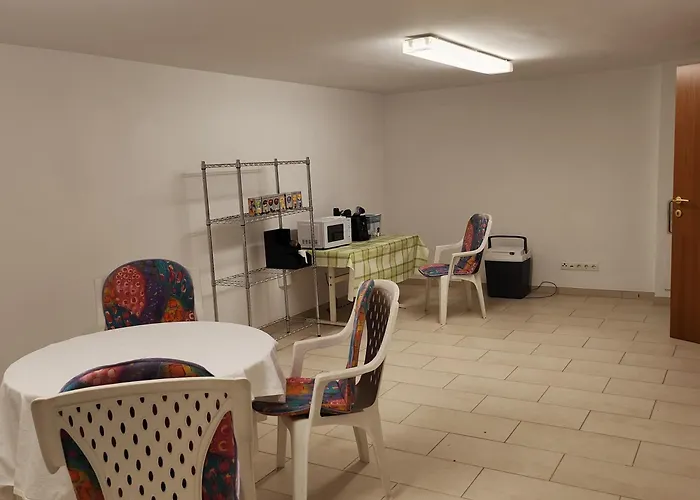 Schnell-bahn / Bahnhof Liesing Homestay szállás *