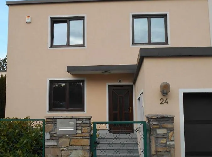 Schnell-bahn / Bahnhof Liesing Homestay szállás